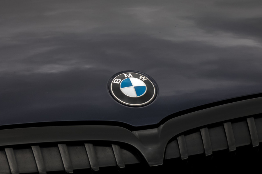 BMW 3-serie 330e High Executive | M-PAKKET | PANORAMADAK | HARMAN/KARDON | ACC | HEAD UP | TREKHAAK | SOH 93%