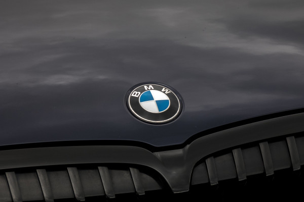 BMW 3-serie 330e High Executive | M-PAKKET | PANORAMADAK | HARMAN/KARDON | ACC | HEAD UP | TREKHAAK | SOH 93%