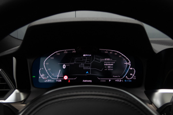 BMW 3-serie 330e High Executive | M-PAKKET | PANORAMADAK | HARMAN/KARDON | ACC | HEAD UP | TREKHAAK | SOH 93%