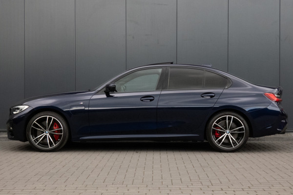 BMW 3-serie 330e High Executive | M-PAKKET | PANORAMADAK | HARMAN/KARDON | ACC | HEAD UP | TREKHAAK | SOH 93%