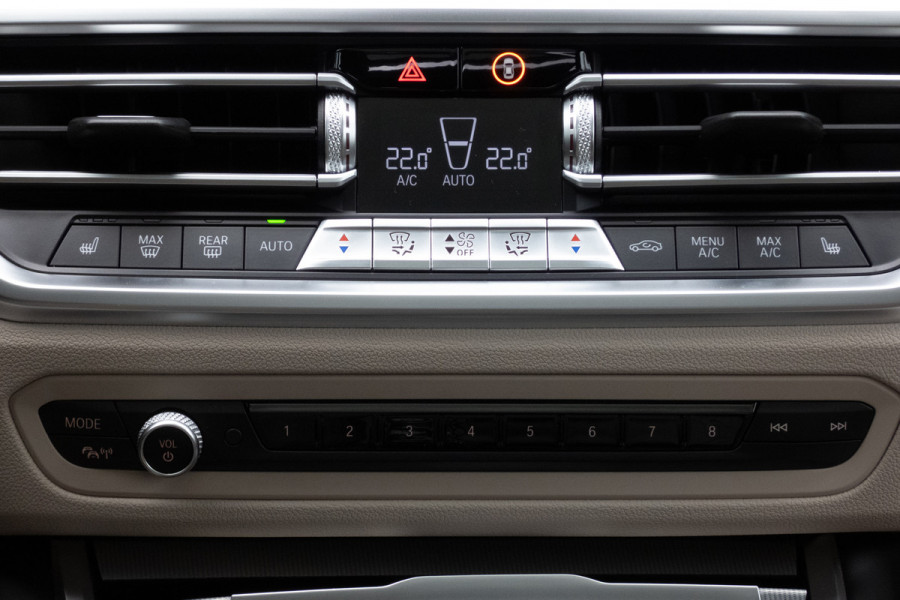 BMW 3-serie 330e High Executive | M-PAKKET | PANORAMADAK | HARMAN/KARDON | ACC | HEAD UP | TREKHAAK | SOH 93%