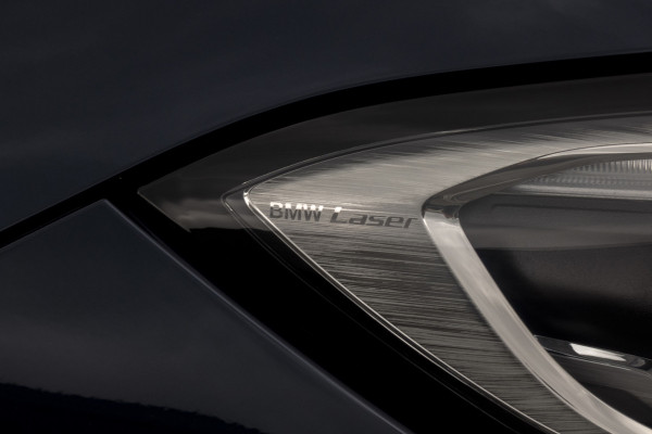 BMW 3-serie 330e High Executive | M-PAKKET | PANORAMADAK | HARMAN/KARDON | ACC | HEAD UP | TREKHAAK | SOH 93%