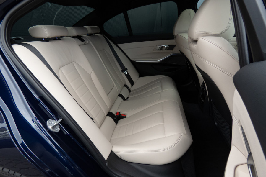 BMW 3-serie 330e High Executive | M-PAKKET | PANORAMADAK | HARMAN/KARDON | ACC | HEAD UP | TREKHAAK | SOH 93%
