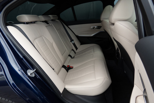 BMW 3-serie 330e High Executive | M-PAKKET | PANORAMADAK | HARMAN/KARDON | ACC | HEAD UP | TREKHAAK | SOH 93%