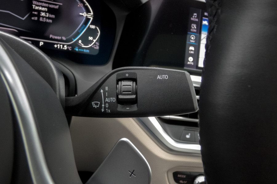 BMW 3-serie 330e High Executive | M-PAKKET | PANORAMADAK | HARMAN/KARDON | ACC | HEAD UP | TREKHAAK | SOH 93%