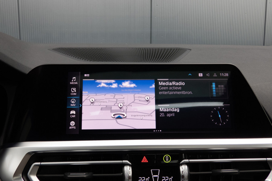 BMW 3-serie 330e High Executive | M-PAKKET | PANORAMADAK | HARMAN/KARDON | ACC | HEAD UP | TREKHAAK | SOH 93%