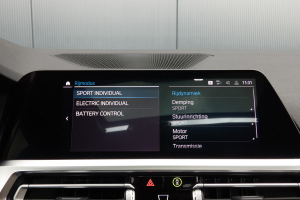 BMW 3-serie 330e High Executive | M-PAKKET | PANORAMADAK | HARMAN/KARDON | ACC | HEAD UP | TREKHAAK | SOH 93%