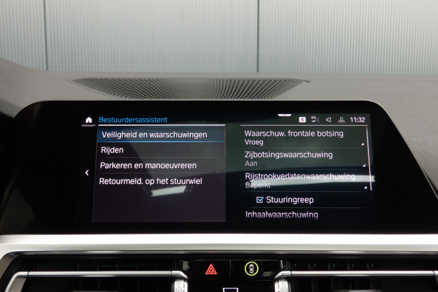 BMW 3-serie 330e High Executive | M-PAKKET | PANORAMADAK | HARMAN/KARDON | ACC | HEAD UP | TREKHAAK | SOH 93%