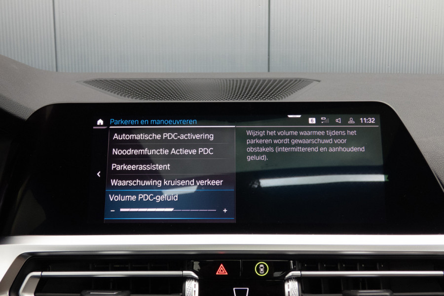 BMW 3-serie 330e High Executive | M-PAKKET | PANORAMADAK | HARMAN/KARDON | ACC | HEAD UP | TREKHAAK | SOH 93%