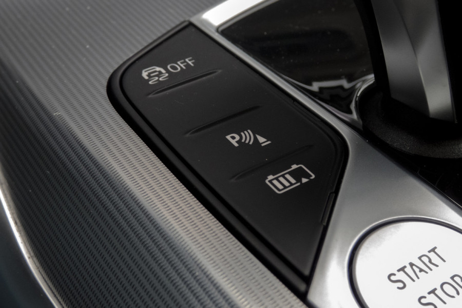 BMW 3-serie 330e High Executive | M-PAKKET | PANORAMADAK | HARMAN/KARDON | ACC | HEAD UP | TREKHAAK | SOH 93%