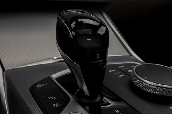 BMW 3-serie 330e High Executive | M-PAKKET | PANORAMADAK | HARMAN/KARDON | ACC | HEAD UP | TREKHAAK | SOH 93%