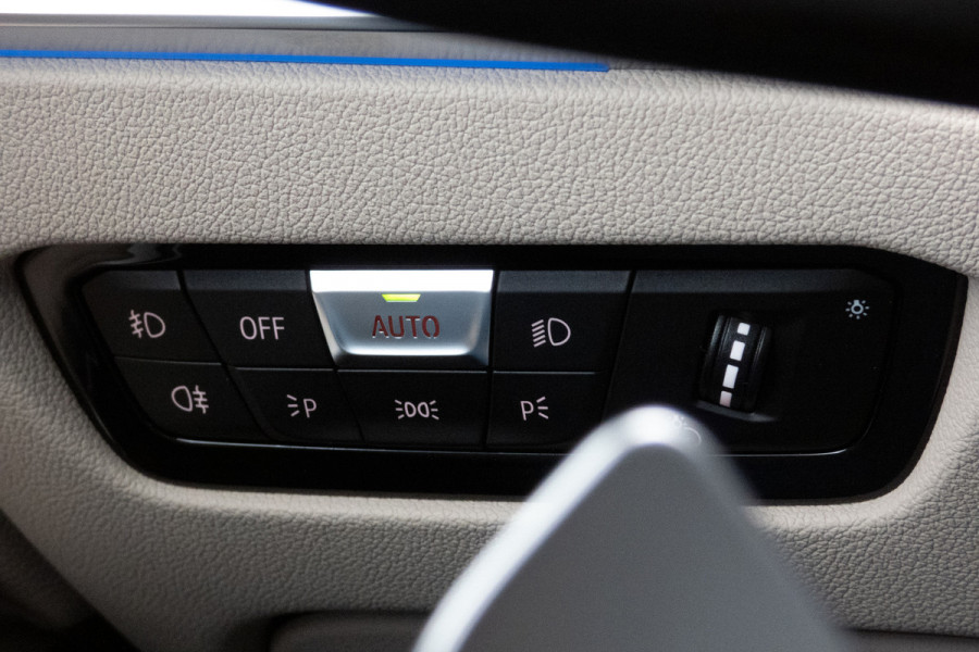 BMW 3-serie 330e High Executive | M-PAKKET | PANORAMADAK | HARMAN/KARDON | ACC | HEAD UP | TREKHAAK | SOH 93%