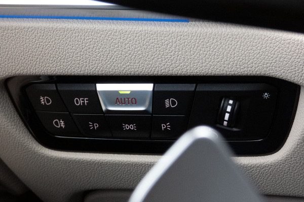 BMW 3-serie 330e High Executive | M-PAKKET | PANORAMADAK | HARMAN/KARDON | ACC | HEAD UP | TREKHAAK | SOH 93%