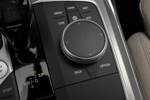 BMW 3-serie 330e High Executive | M-PAKKET | PANORAMADAK | HARMAN/KARDON | ACC | HEAD UP | TREKHAAK | SOH 93%