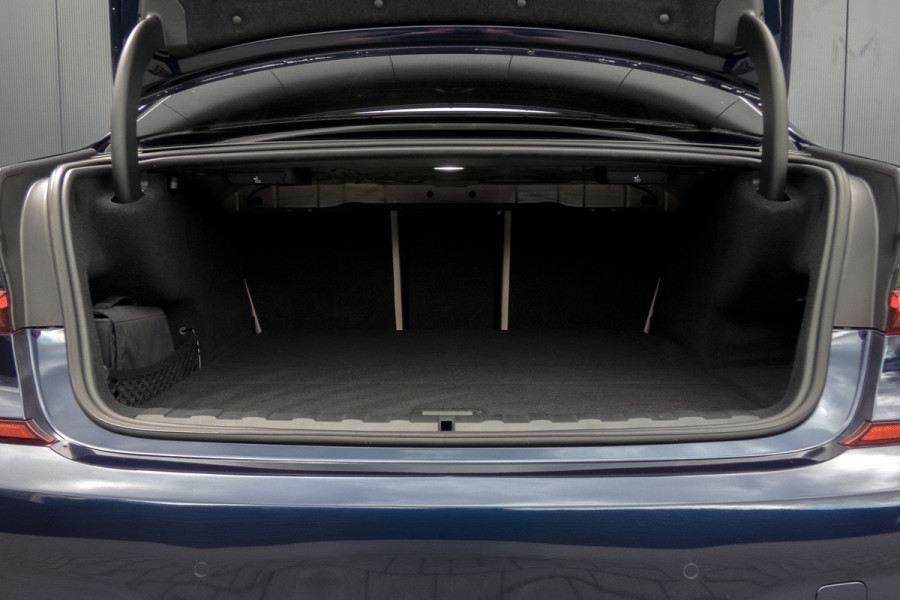 BMW 3-serie 330e High Executive | M-PAKKET | PANORAMADAK | HARMAN/KARDON | ACC | HEAD UP | TREKHAAK | SOH 93%