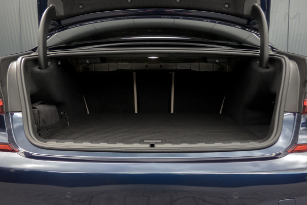 BMW 3-serie 330e High Executive | M-PAKKET | PANORAMADAK | HARMAN/KARDON | ACC | HEAD UP | TREKHAAK | SOH 93%