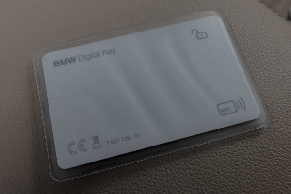 BMW 3-serie 330e High Executive | M-PAKKET | PANORAMADAK | HARMAN/KARDON | ACC | HEAD UP | TREKHAAK | SOH 93%