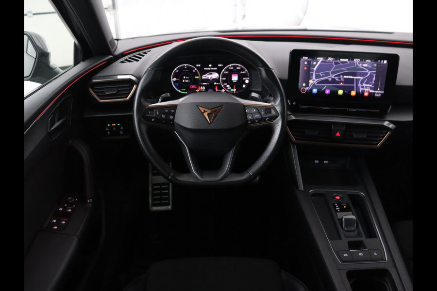 CUPRA Leon 1.4 e-Hybrid VZ Business | 245pk | SOH 92% | Trekhaak | Carplay | Adaptive cruise | Sportstoelen | Navigatie | Stuurverwarming | Parkeerhulp | Full LED | Sfeerverlichting | Keyless | PHEV | Plug In