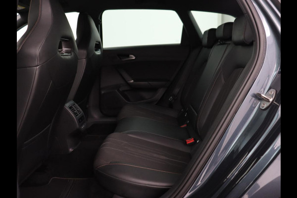 CUPRA Leon 1.4 e-Hybrid VZ Business | 245pk | SOH 92% | Trekhaak | Carplay | Adaptive cruise | Sportstoelen | Navigatie | Stuurverwarming | Parkeerhulp | Full LED | Sfeerverlichting | Keyless | PHEV | Plug In