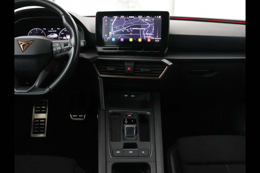 CUPRA Leon 1.4 e-Hybrid VZ Business | 245pk | SOH 92% | Trekhaak | Carplay | Adaptive cruise | Sportstoelen | Navigatie | Stuurverwarming | Parkeerhulp | Full LED | Sfeerverlichting | Keyless | PHEV | Plug In