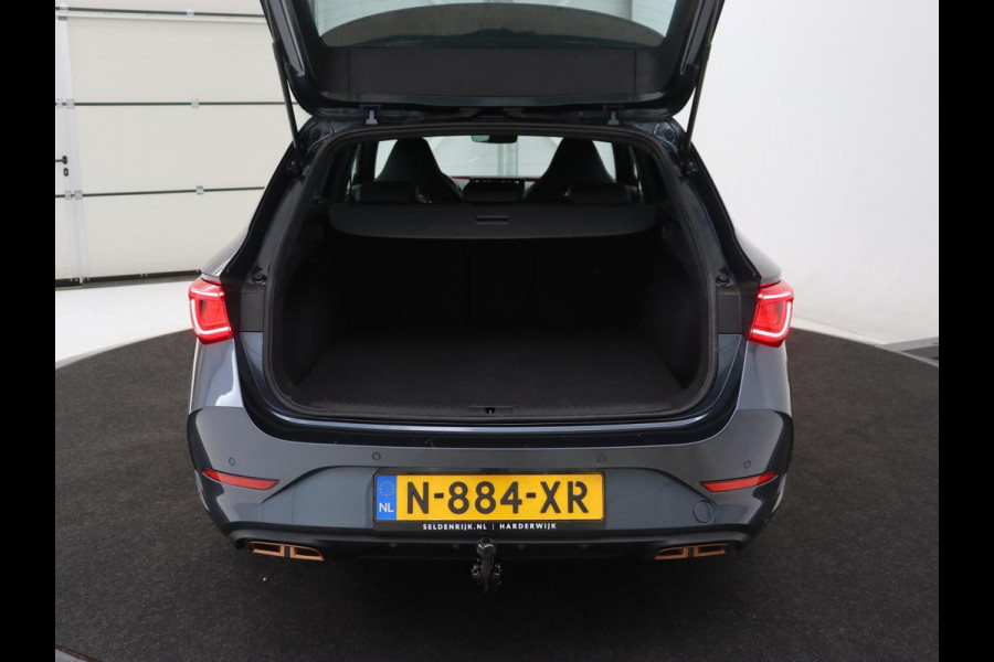 CUPRA Leon 1.4 e-Hybrid VZ Business | 245pk | SOH 92% | Trekhaak | Carplay | Adaptive cruise | Sportstoelen | Navigatie | Stuurverwarming | Parkeerhulp | Full LED | Sfeerverlichting | Keyless | PHEV | Plug In