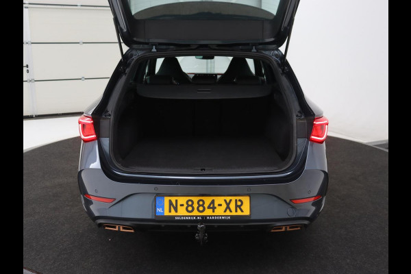 CUPRA Leon 1.4 e-Hybrid VZ Business | 245pk | SOH 92% | Trekhaak | Carplay | Adaptive cruise | Sportstoelen | Navigatie | Stuurverwarming | Parkeerhulp | Full LED | Sfeerverlichting | Keyless | PHEV | Plug In