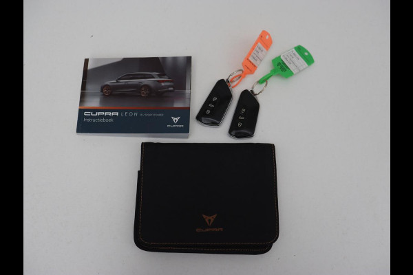 CUPRA Leon 1.4 e-Hybrid VZ Business | 245pk | SOH 92% | Trekhaak | Carplay | Adaptive cruise | Sportstoelen | Navigatie | Stuurverwarming | Parkeerhulp | Full LED | Sfeerverlichting | Keyless | PHEV | Plug In