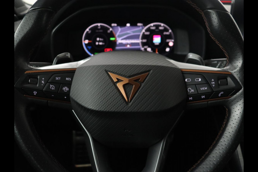 CUPRA Leon 1.4 e-Hybrid VZ Business | 245pk | SOH 92% | Trekhaak | Carplay | Adaptive cruise | Sportstoelen | Navigatie | Stuurverwarming | Parkeerhulp | Full LED | Sfeerverlichting | Keyless | PHEV | Plug In