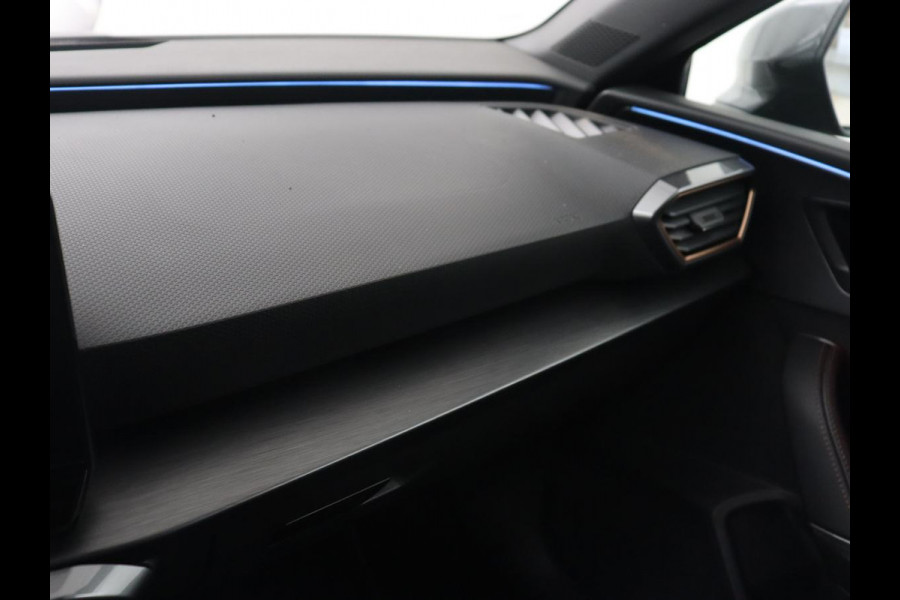 CUPRA Leon 1.4 e-Hybrid VZ Business | 245pk | SOH 92% | Trekhaak | Carplay | Adaptive cruise | Sportstoelen | Navigatie | Stuurverwarming | Parkeerhulp | Full LED | Sfeerverlichting | Keyless | PHEV | Plug In