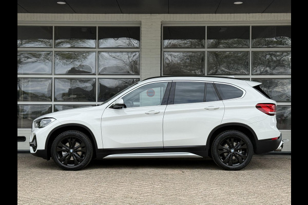 BMW X1 sDrive18i X LINE | HARMAN KARDON | CAMERA | LEDER | TREKHAAK | STOELVERWARMING |