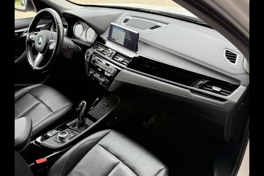 BMW X1 sDrive18i X LINE | HARMAN KARDON | CAMERA | LEDER | TREKHAAK | STOELVERWARMING |