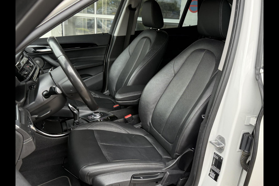BMW X1 sDrive18i X LINE | HARMAN KARDON | CAMERA | LEDER | TREKHAAK | STOELVERWARMING |