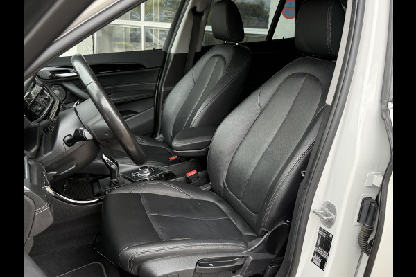 BMW X1 sDrive18i X LINE | HARMAN KARDON | CAMERA | LEDER | TREKHAAK | STOELVERWARMING |
