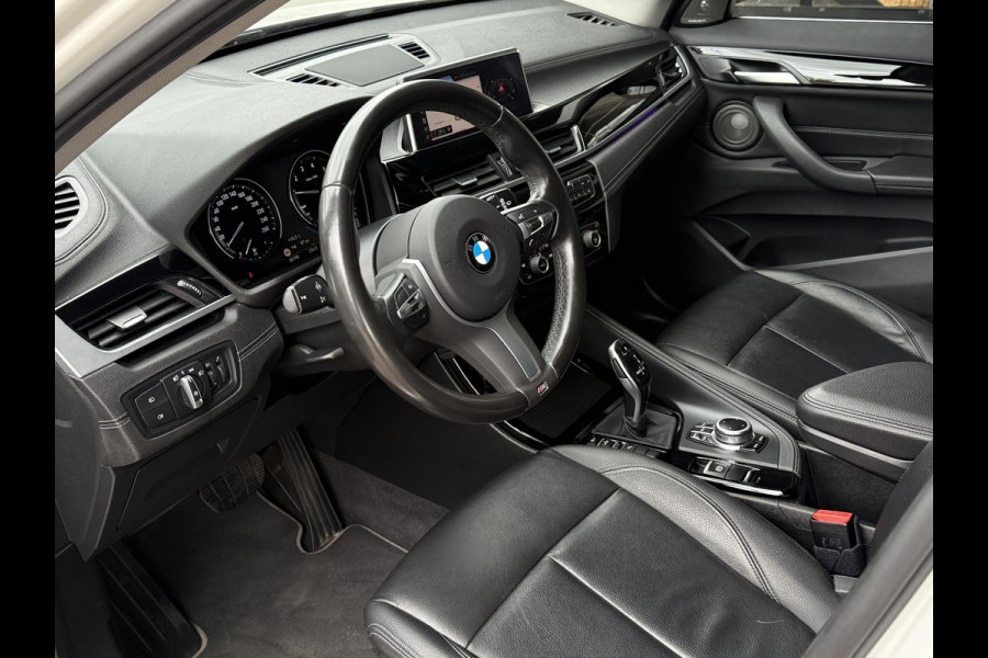 BMW X1 sDrive18i X LINE | HARMAN KARDON | CAMERA | LEDER | TREKHAAK | STOELVERWARMING |