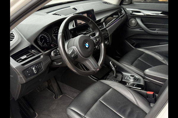 BMW X1 sDrive18i X LINE | HARMAN KARDON | CAMERA | LEDER | TREKHAAK | STOELVERWARMING |