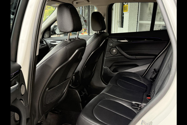 BMW X1 sDrive18i X LINE | HARMAN KARDON | CAMERA | LEDER | TREKHAAK | STOELVERWARMING |