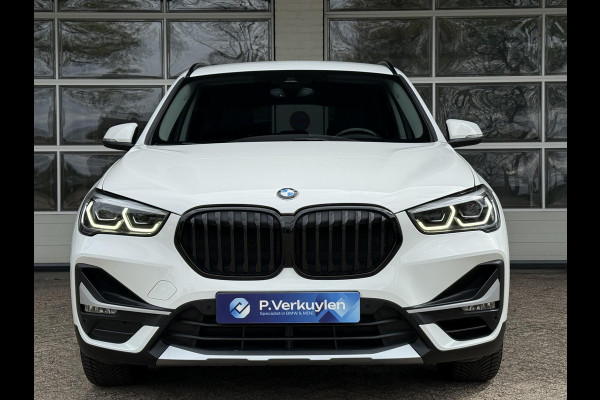 BMW X1 sDrive18i X LINE | HARMAN KARDON | CAMERA | LEDER | TREKHAAK | STOELVERWARMING |