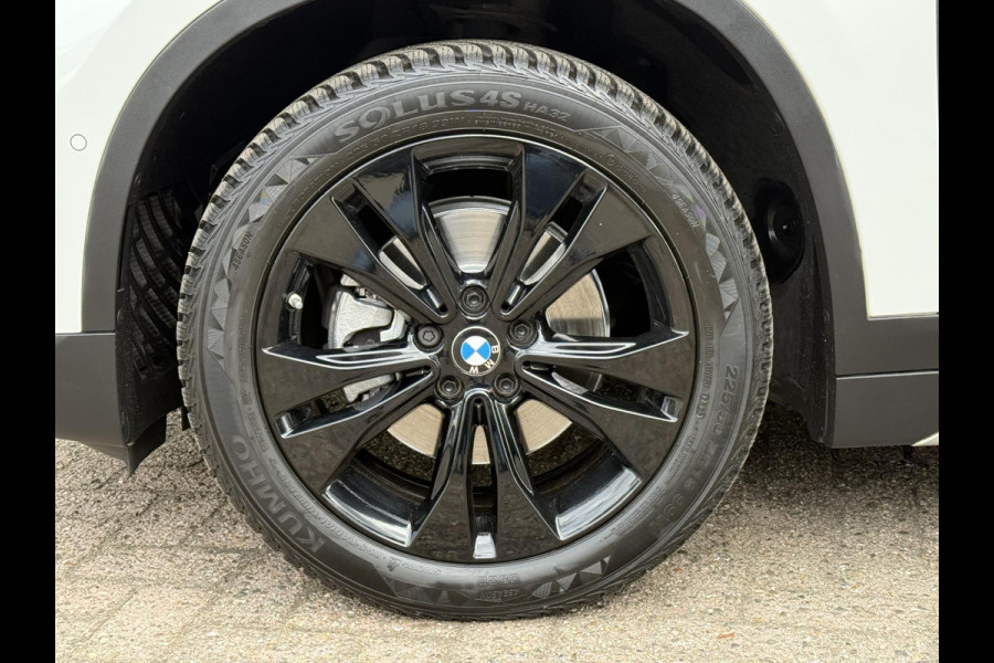 BMW X1 sDrive18i X LINE | HARMAN KARDON | CAMERA | LEDER | TREKHAAK | STOELVERWARMING |