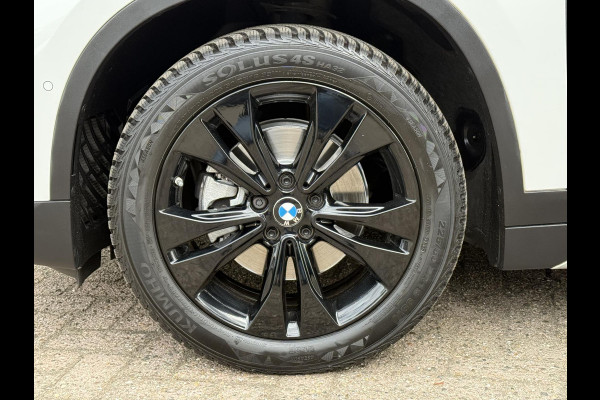 BMW X1 sDrive18i X LINE | HARMAN KARDON | CAMERA | LEDER | TREKHAAK | STOELVERWARMING |