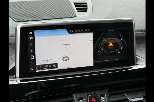 BMW X1 sDrive18i X LINE | HARMAN KARDON | CAMERA | LEDER | TREKHAAK | STOELVERWARMING |