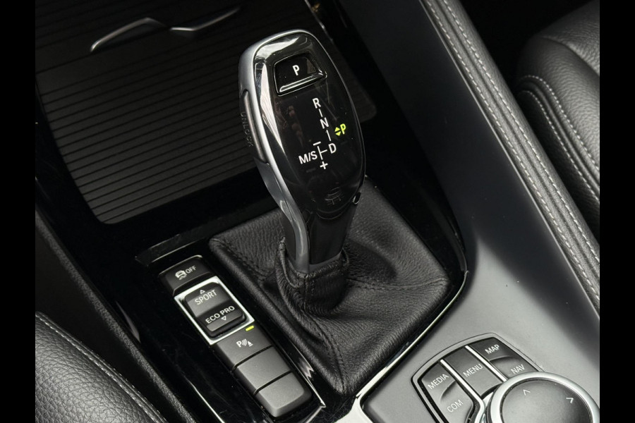 BMW X1 sDrive18i X LINE | HARMAN KARDON | CAMERA | LEDER | TREKHAAK | STOELVERWARMING |