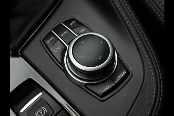 BMW X1 sDrive18i X LINE | HARMAN KARDON | CAMERA | LEDER | TREKHAAK | STOELVERWARMING |