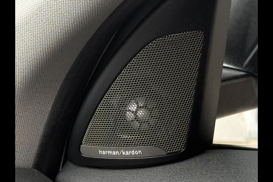 BMW X1 sDrive18i X LINE | HARMAN KARDON | CAMERA | LEDER | TREKHAAK | STOELVERWARMING |