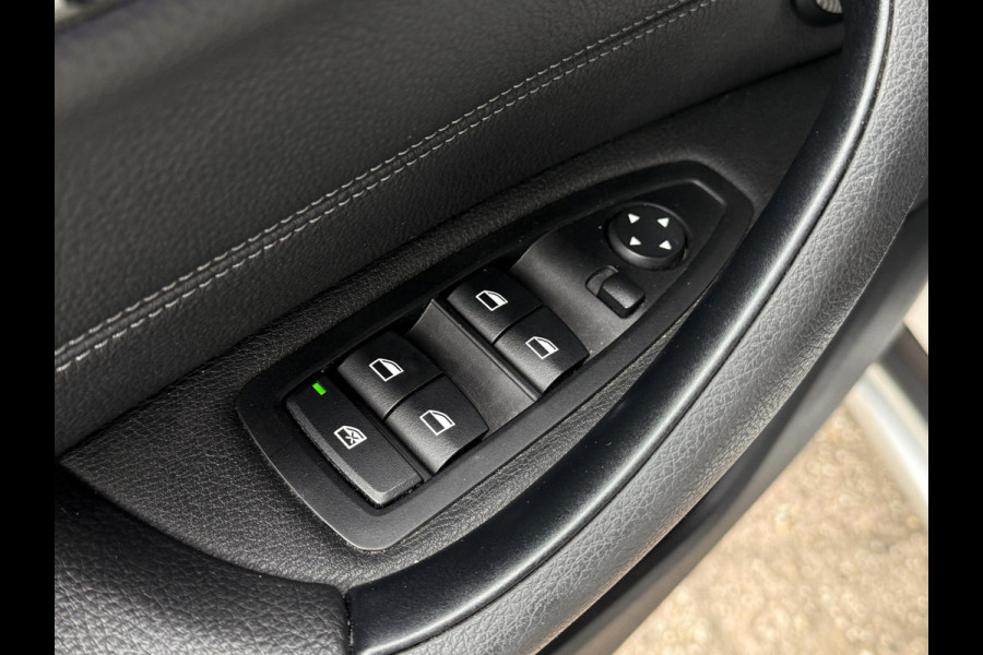 BMW X1 sDrive18i X LINE | HARMAN KARDON | CAMERA | LEDER | TREKHAAK | STOELVERWARMING |