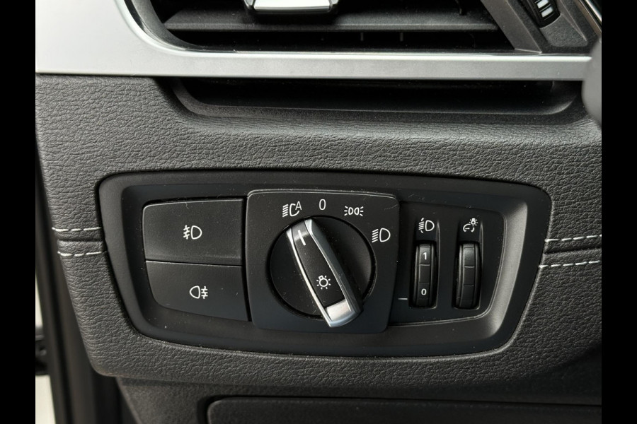 BMW X1 sDrive18i X LINE | HARMAN KARDON | CAMERA | LEDER | TREKHAAK | STOELVERWARMING |