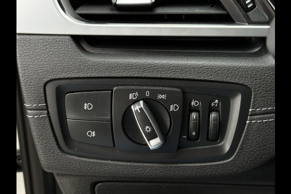 BMW X1 sDrive18i X LINE | HARMAN KARDON | CAMERA | LEDER | TREKHAAK | STOELVERWARMING |