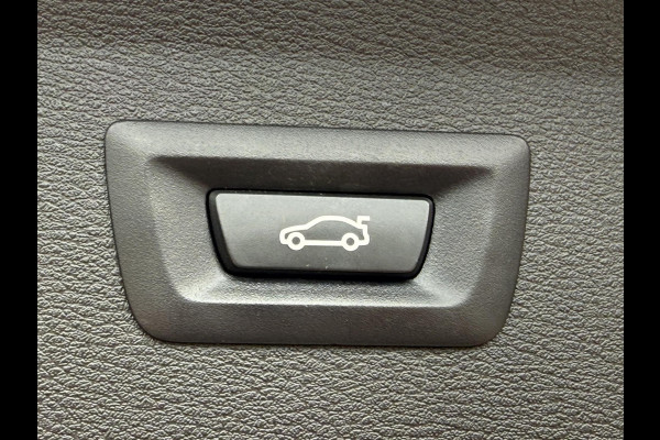 BMW X1 sDrive18i X LINE | HARMAN KARDON | CAMERA | LEDER | TREKHAAK | STOELVERWARMING |