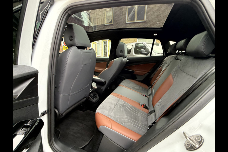 Volkswagen ID.4 Max 77 kWh SOH 92.8%, Panoramadak, Trekhaak