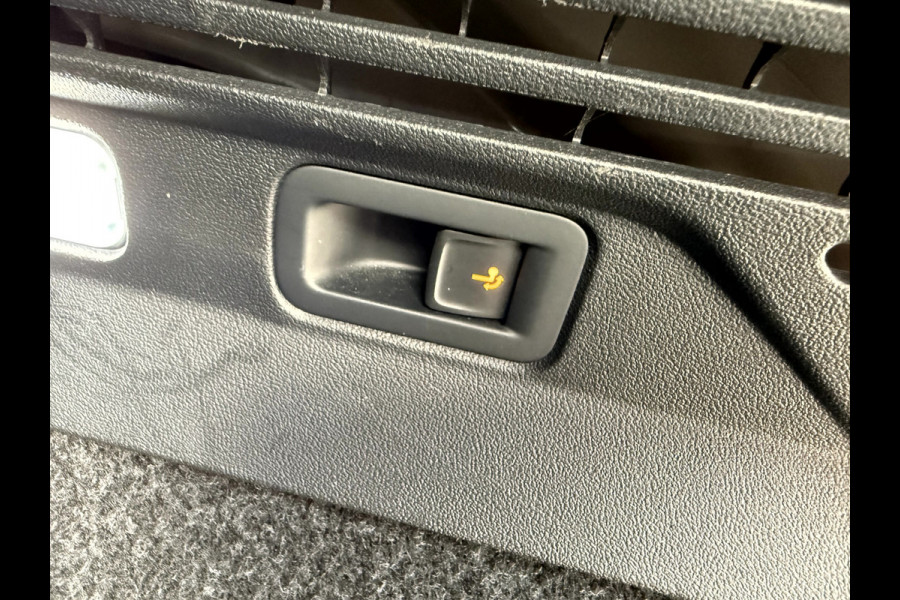 Volkswagen ID.4 Max 77 kWh SOH 92.8%, Panoramadak, Trekhaak