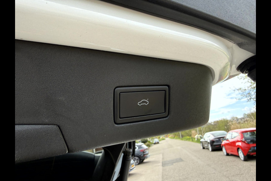 Volkswagen ID.4 Max 77 kWh SOH 92.8%, Panoramadak, Trekhaak